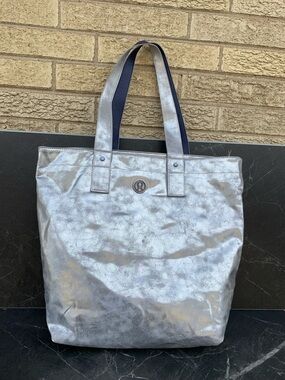 Lululemon Mantra Tote One Size (15”x12”x6”) *Reversible EARB/DCO 85108c